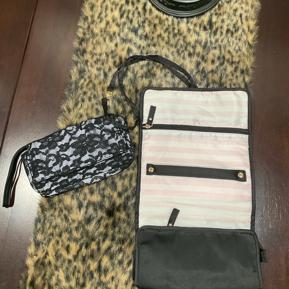 VICTORIA SECRET POUCH AND SMALL ORGANIZER - Picture 3 of 10